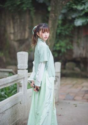 秘书办公室摸她奶呻吟电影_720高清完整版播放
